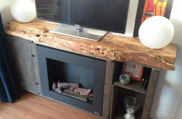 encimera de madera maciza rústica como encimera de tv.
