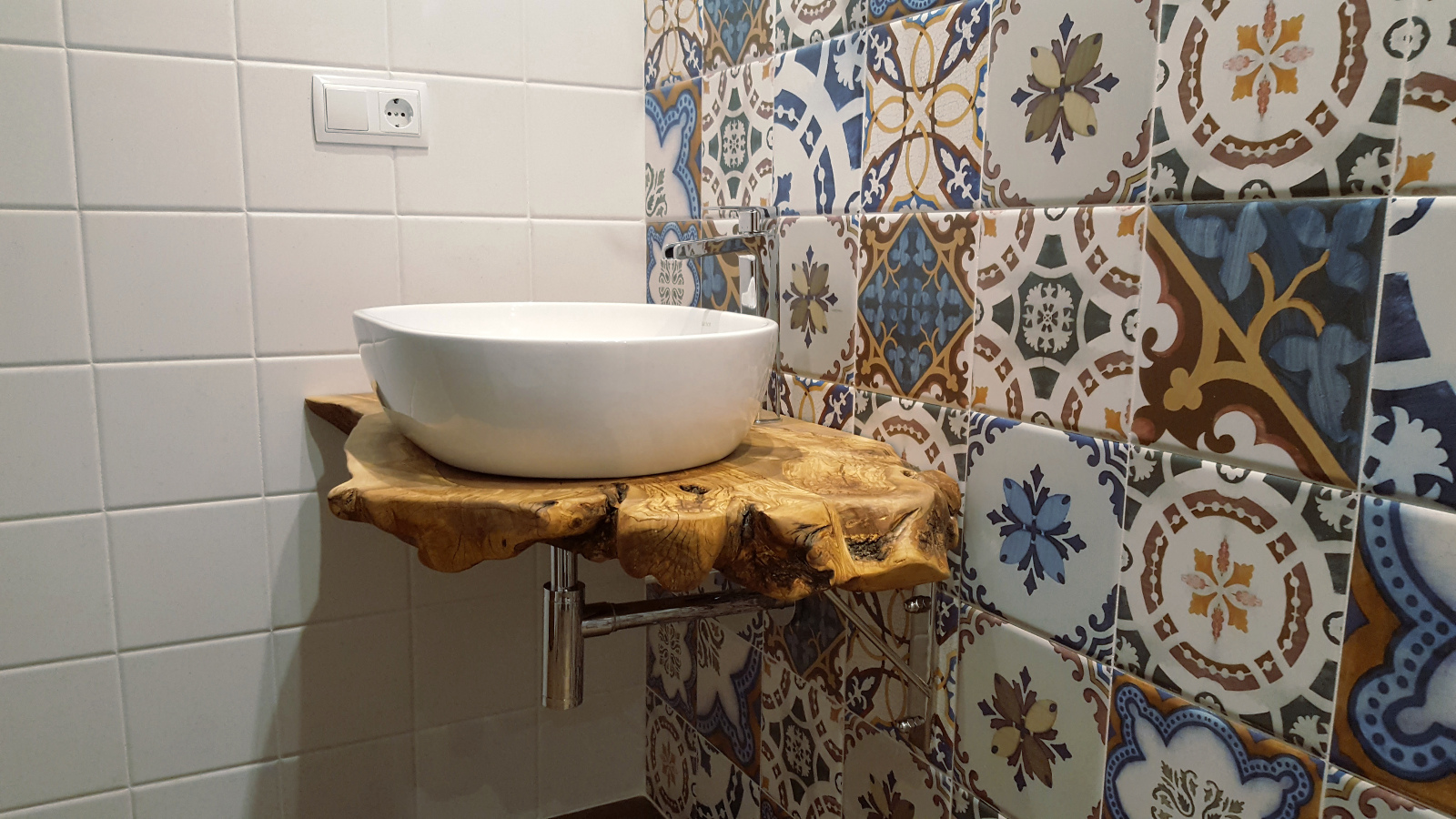 encimera de baño de madera de olivo