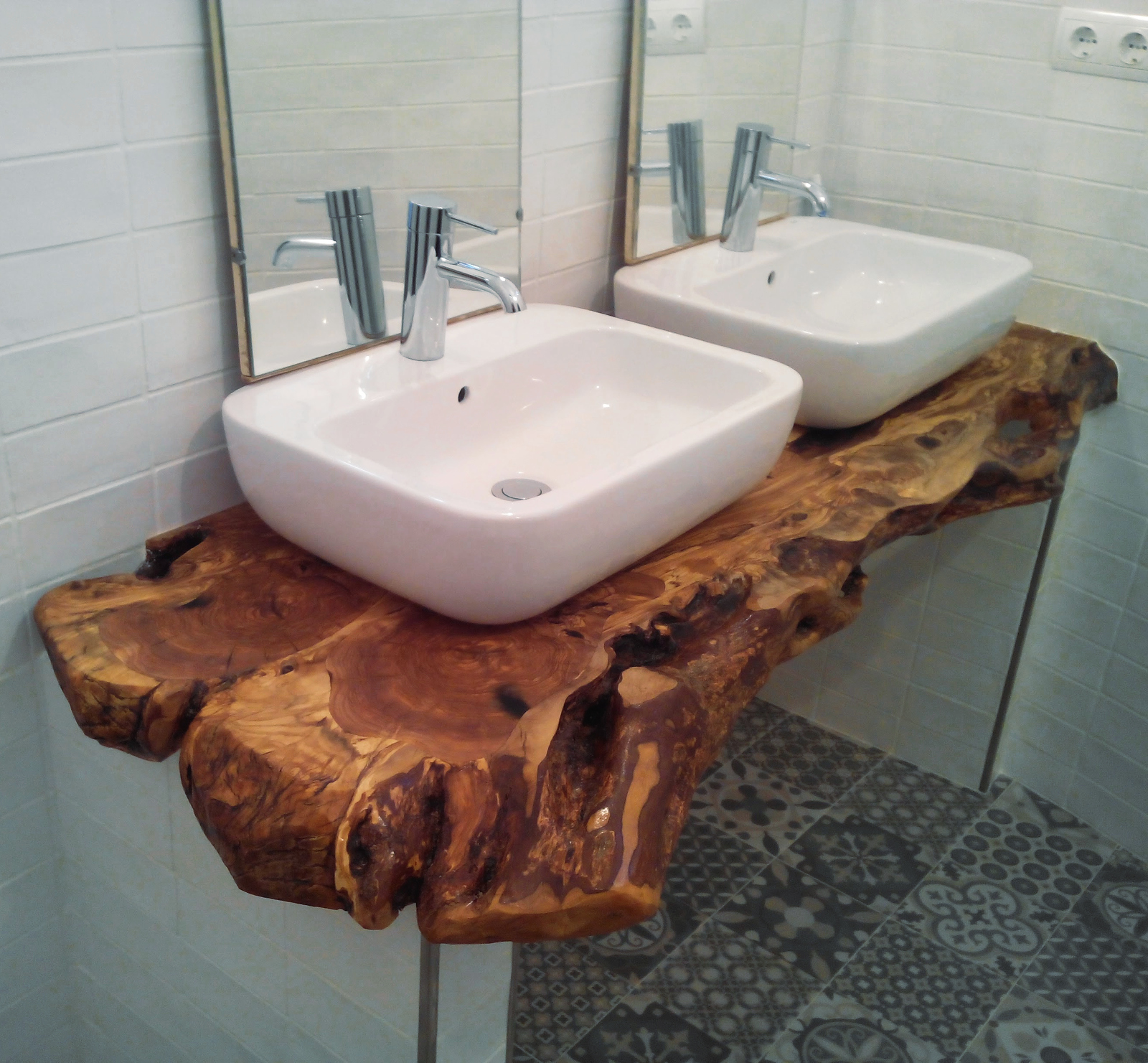 encimera de baño de madera de olivo
