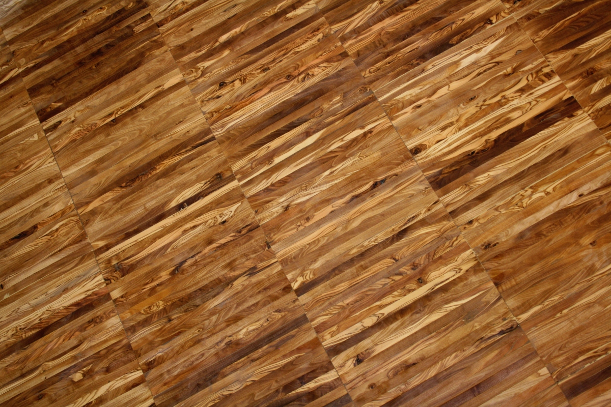 Parquet industrial de madera de olivo cruda, tratada con aceite